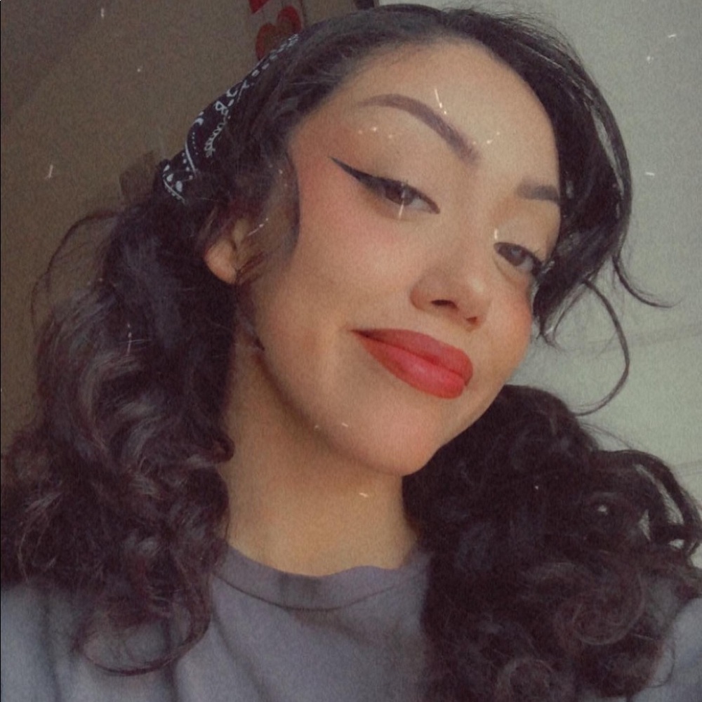 Meet your Posher, Adriana